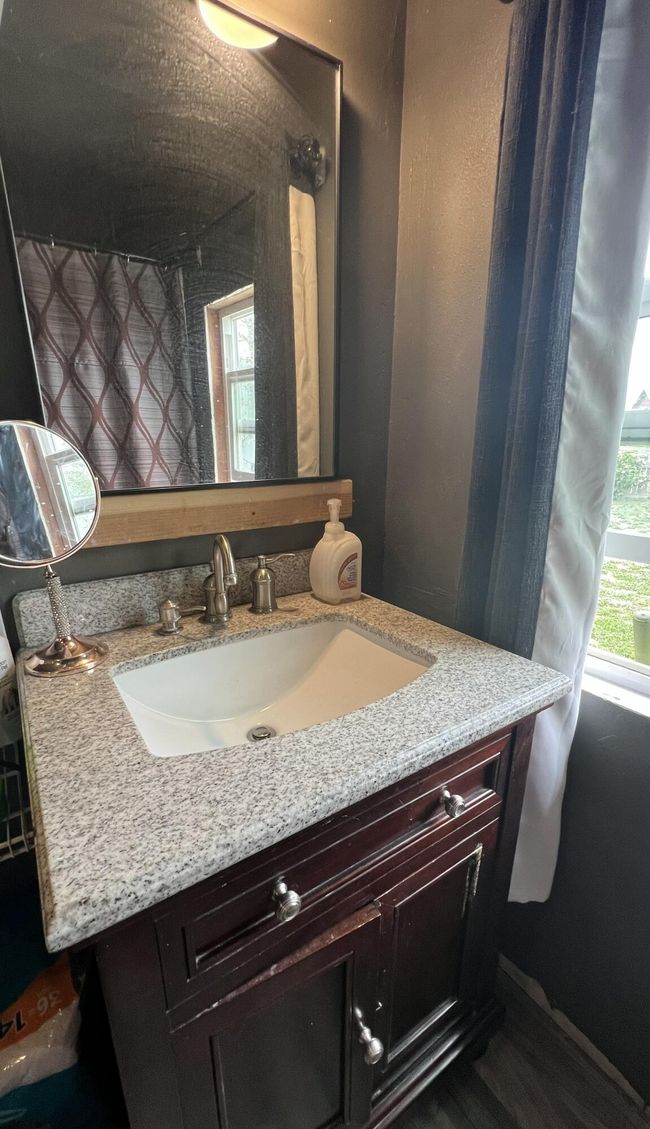 Bathroom | Image 10