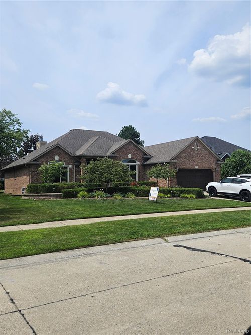 48381 Brittany Parc Dr, Macomb, MI, 48044-2260 | Card Image