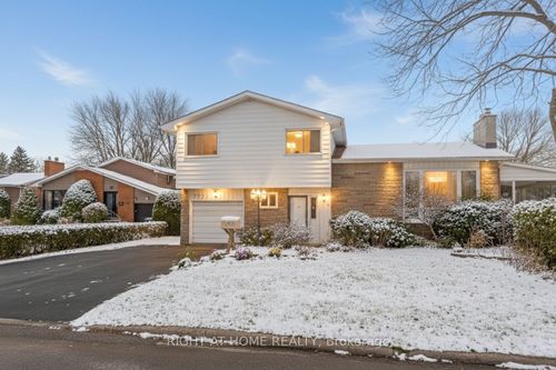 2221 Circle Pl, Ottawa, ON, K1G3E2 | Card Image