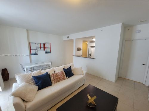 1101-185 Se 14th Ter, Miami, FL, 33131-3416 | Card Image