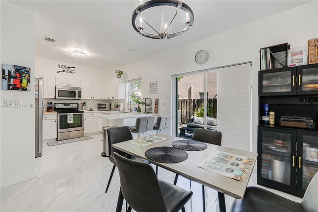 9369 Sw 221 St St, Townhouse with 2 bedrooms, 3 bathrooms and null parking in Cutler Bay FL | Image 12