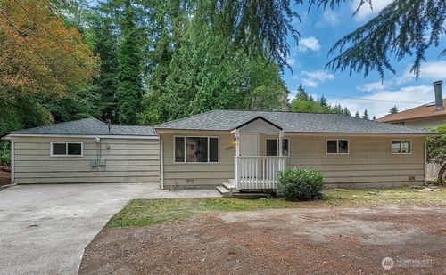22910 Edmonds Way, Edmonds, WA, 98020-5044 | Card Image
