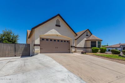 7102 W Windrose Drive, House other with 5 bedrooms, 3 bathrooms and null parking in Peoria AZ | Image 2