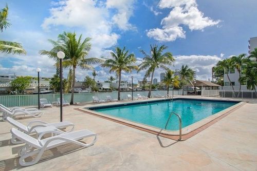 9-7207 Bay Dr, Miami Beach, FL, 33141-5492 | Card Image