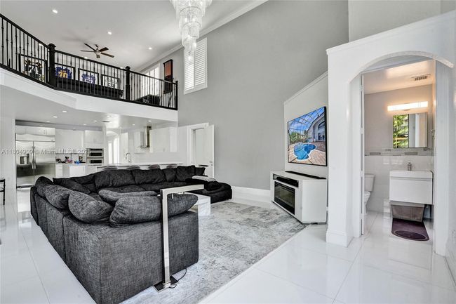 10457 Laurel Rd, House other with 6 bedrooms, 6 bathrooms and null parking in Davie FL | Image 9