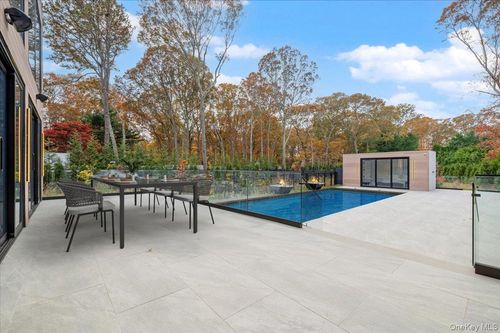 21 Westwood Rd, Wainscott, NY, 11975-2057 | Card Image