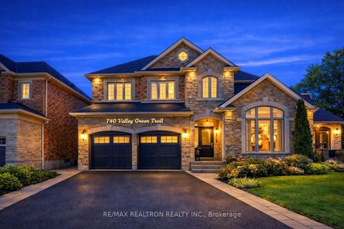 740 Valley Green Trail, Newmarket, ON, L3X2V7 | Card Image