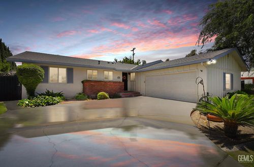 2607 Century Dr, Bakersfield, CA, 93306-1511 | Card Image