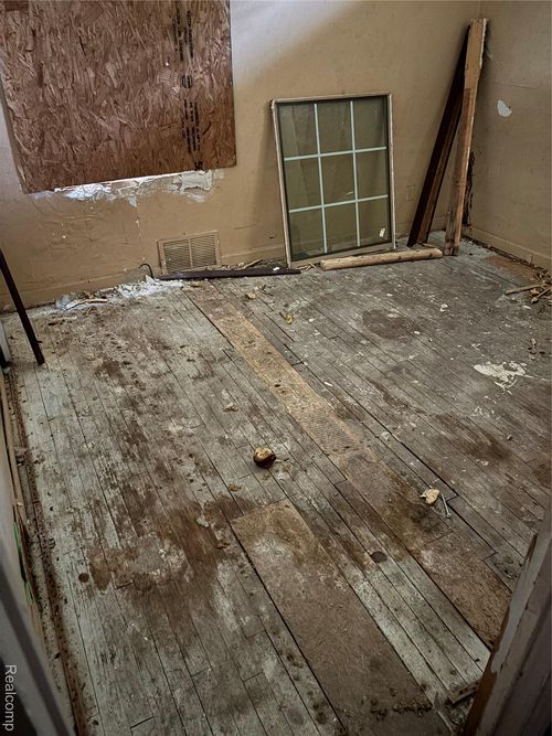 15081 Mayfield St, Detroit, MI, 48205-4136 | Card Image