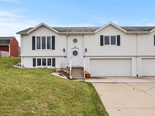 303 Oakwood Drive, FRANCIS CREEK, WI, 54220 | Card Image