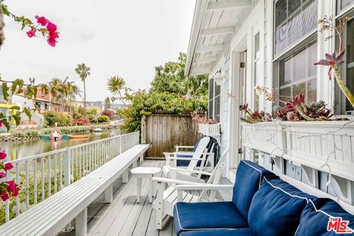 2323 Grand Canal, Venice, CA, 90291-4572 | Card Image