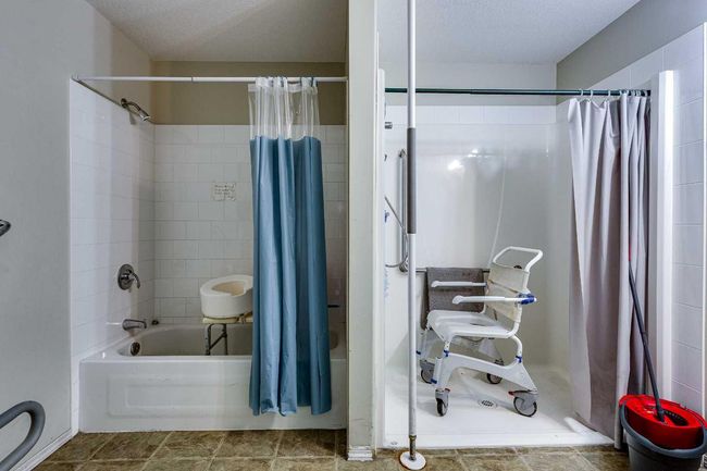 6194 &amp; 6196 Orr Drive, Home with 0 bedrooms, 0 bathrooms and 4 parking in Red Deer AB | Image 25