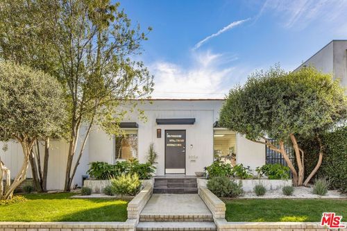 9004 Ashcroft Ave, West Hollywood, CA, 90048-1705 | Card Image