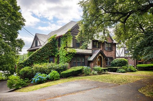 55 Goodnough Rd, Chestnut Hill, MA, 02467-3140 | Card Image