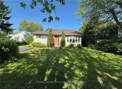 44 Woodhouse Ave, Port Dover, ON, N0A1N8 | Card Image