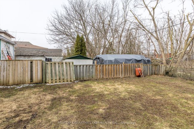660 Romaine St, House other with 4 bedrooms, 2 bathrooms and 2 parking in Peterborough ON | Image 41