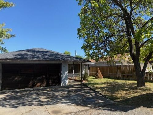 321 Jeanette Ave, Medford, OR, 97501-2826 | Card Image