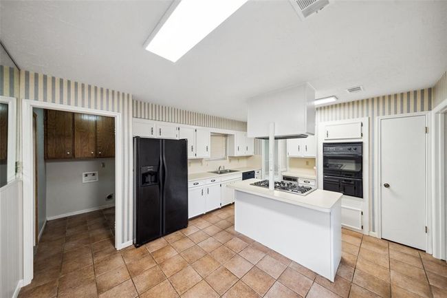 18426 Bent Elm Dr, House other with 3 bedrooms, 2 bathrooms and 2 parking in Spring TX | Image 6