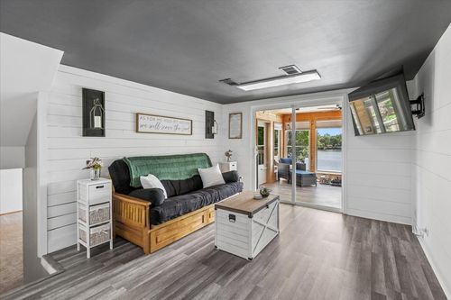 585 Killarney Pass Cir, Mundelein, IL, 60060-1260 | Card Image