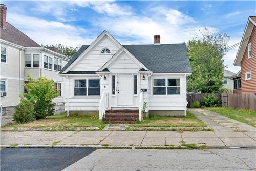 41 Calder St, Pawtucket, RI, 02861-1806 | Card Image