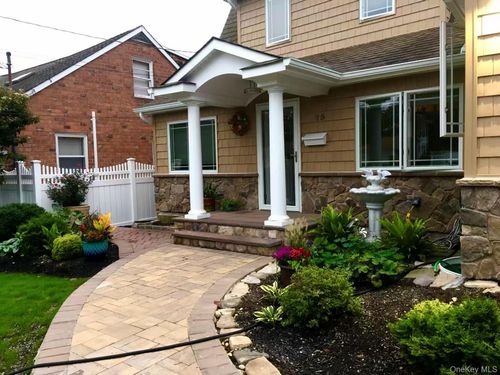 15 Walters Ave, Syosset, NY, 11791-3701 | Card Image