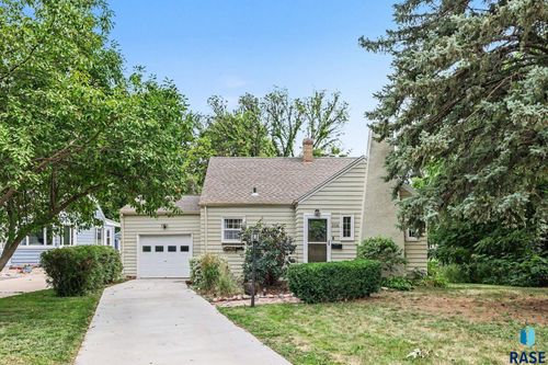 2116 W 21st St Street, Sioux Falls, SD, 57105 | Card Image