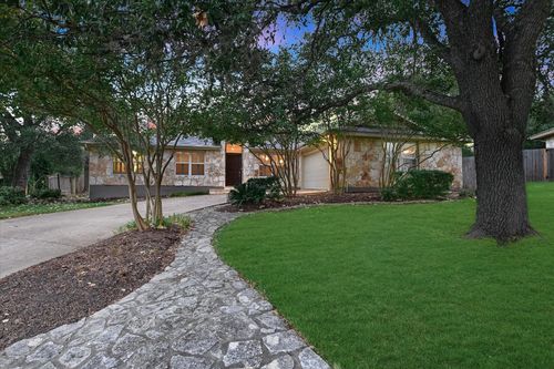 9902 Winding Oak Cir, Austin, TX, 78750-3830 | Card Image