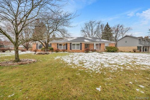 6091 Kings Shire Rd, Grand Blanc, MI, 48439-8603 | Card Image