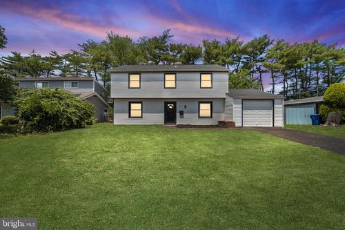 27 Shawmont Ln, Willingboro, NJ, 08046-1033 | Card Image