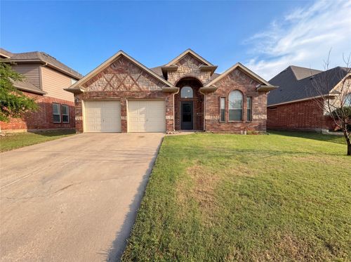 9816 Mullins Crossing Dr, Fort Worth, TX, 76126-3057 | Card Image