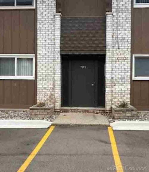 7595 Woodview St, Westland, MI, 48185-5943 | Card Image