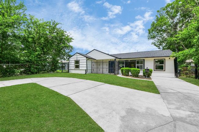 6018 Beekman Rd, House other with 3 bedrooms, 2 bathrooms and null parking in Houston TX | Image 4