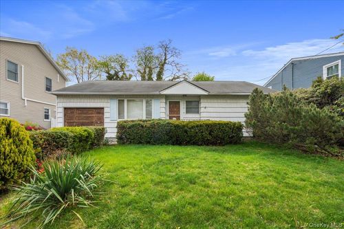 933 Dana Ave, Valley Stream, NY, 11580-1310 | Card Image