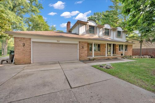 928 Hampstead Ln, Rochester Hills, MI, 48309-2450 | Card Image
