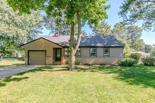 7205 Welland Dr, Mentor, OH, 44060-4618 | Card Image