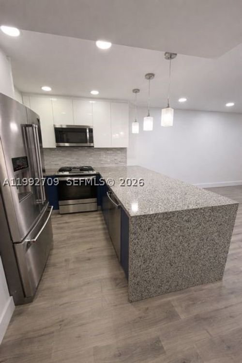 247-1555 W 44th Pl, Hialeah, FL, 33012-7121 | Card Image