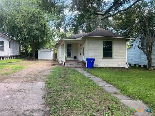 408 Hubbard St, Yoakum, TX, 77995-4126 | Card Image