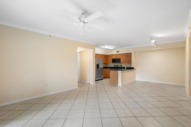 APT-208 - 6492 Emerald Dunes Dr, Condo with 3 bedrooms, 2 bathrooms and null parking in West Palm Beach FL | Image 7