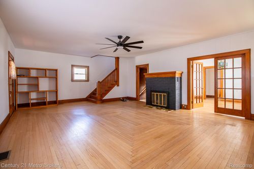 4727 Pine St, Columbiaville, MI, 48421-9301 | Card Image