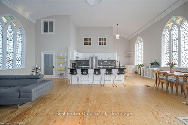 3318 Dundas St, House other with 3 bedrooms, 2 bathrooms and 6 parking in Burlington ON | Image 8