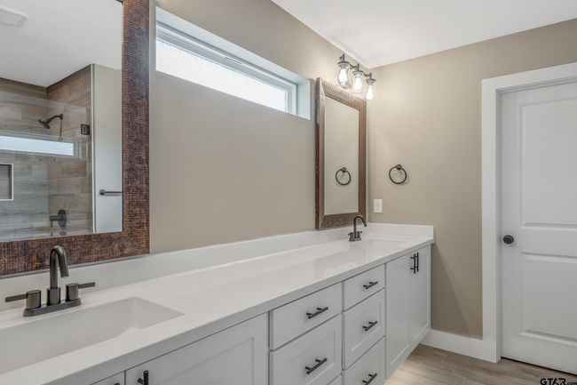 16218 Crossing Cir, House other with 3 bedrooms, 2 bathrooms and null parking in Lindale TX | Image 20