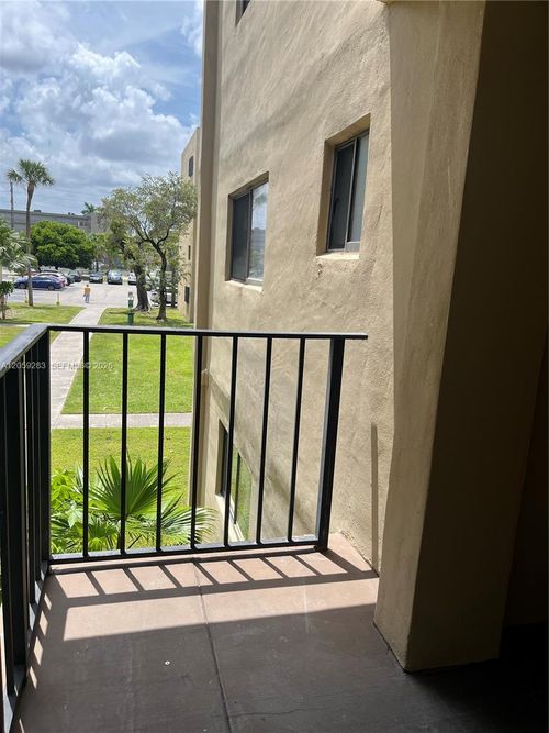 213-8625 Nw 8th St, Miami, FL, 33126-5951 | Card Image