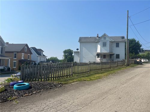 624 Sidney St, Greensburg, PA, 15601-4055 | Card Image