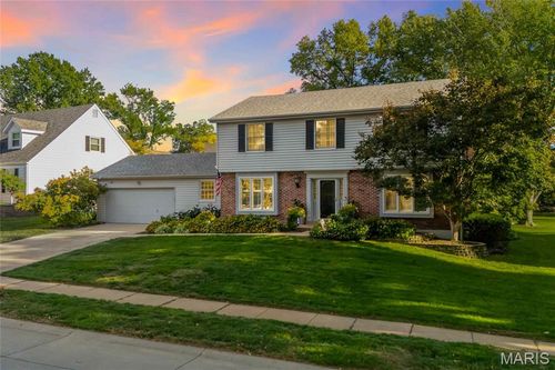 15610 Cedarmill Dr, Chesterfield, MO, 63017-5211 | Card Image