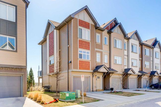 38 Copperstone Common Se, Home with 2 bedrooms, 2 bathrooms and 2 parking in Calgary AB | Image 3