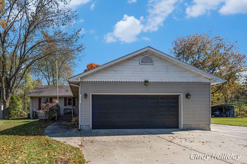 7718 Whites Bridge Rd, Belding, MI, 48809-9400 | Card Image