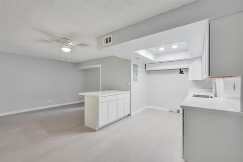 9 Madrid Ln, Davie, FL, 33324-5516 | Card Image
