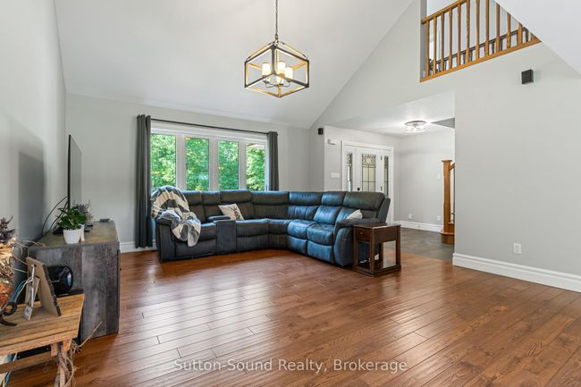 782801 3 Sideroad, House other with 4 bedrooms, 4 bathrooms and 25 parking in Chatsworth ON | Image 8