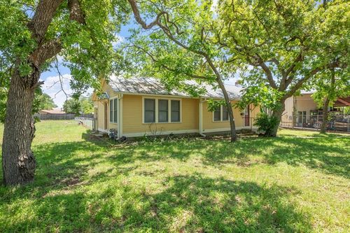 1007 N Llano St, Fredericksburg, TX, 78624-3504 | Card Image
