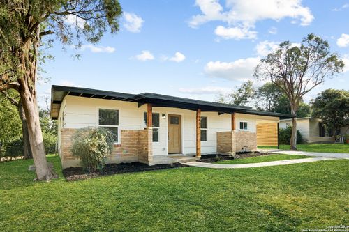 462 Springwood Ln, San Antonio, TX, 78216-6852 | Card Image